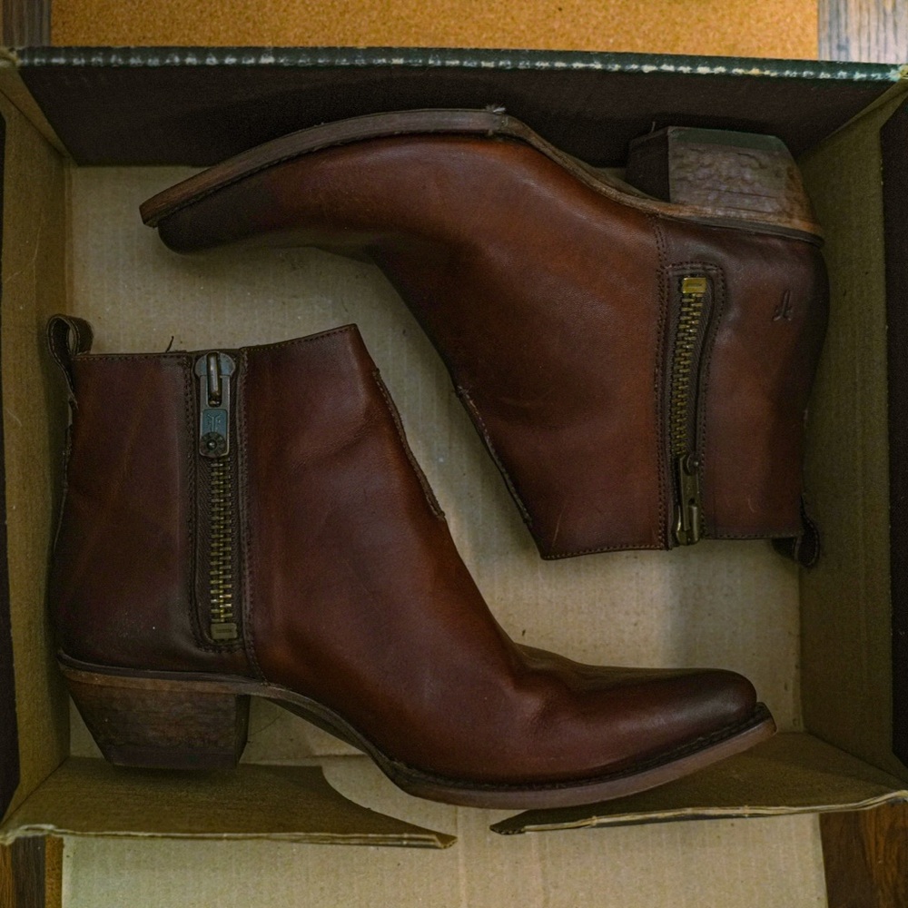 Frye Rich Brown Leather Ankle Boots - Picture 8 of 8